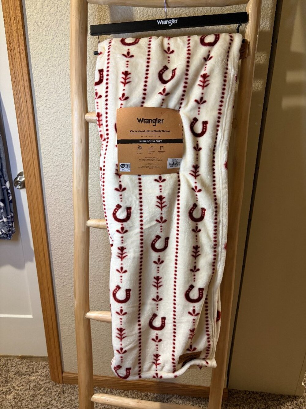 Wrangler Western Horseshoe Burgundy Cream Oversized Plush Throw 60x70 NWT